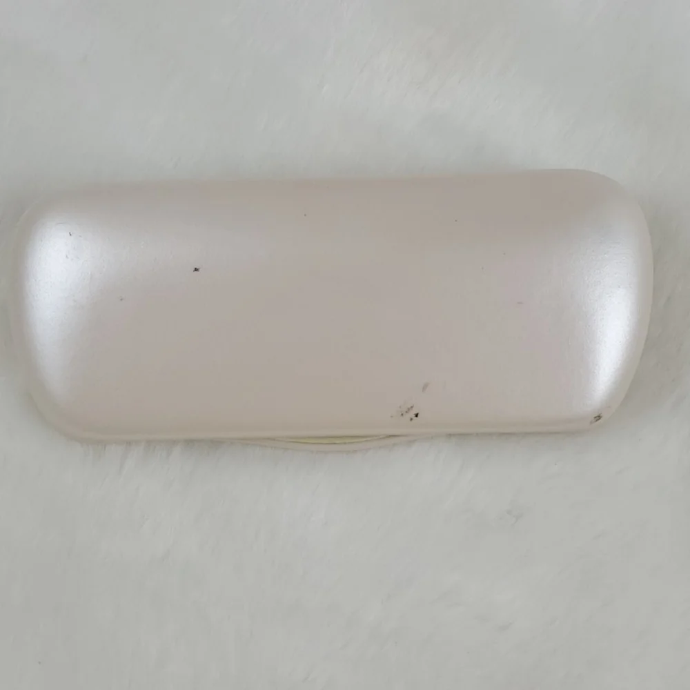 Linda Evan's eye wear case minimalist
